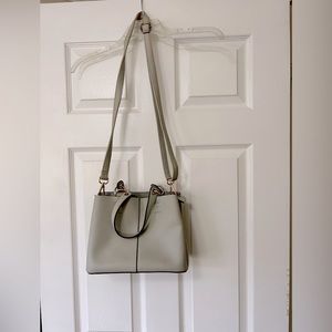 Grey purse, 3 separate compartments